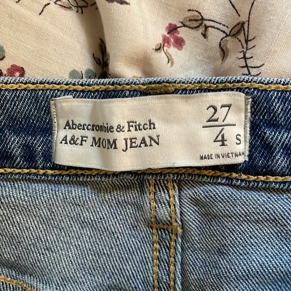 Abercrombie & Fitch Shorts - Picture 3 of 4